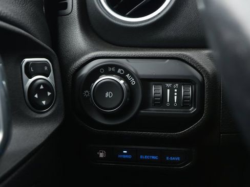 Certified 2021 Jeep Wrangler Unlimited Sahara w/ Cold Weather Group image 15