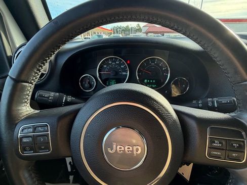 Used 2017 Jeep Wrangler Unlimited Sahara w/ Connectivity Group image 10