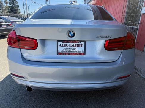 Used 2018 BMW 320i 320i Sedan 4D image 4