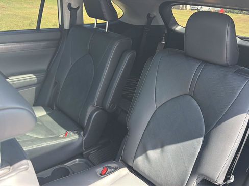 Used 2020 Toyota Highlander Platinum AWD/4WD image 34
