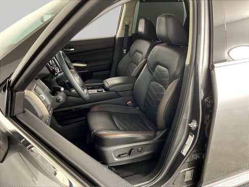 Used 2024 Nissan Pathfinder Platinum w/ Lighting Package (N92) AWD/4WD image 21