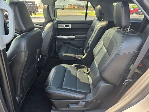 Used 2021 Ford Explorer Limited w/ Equipment Group 301A RWD image 12
