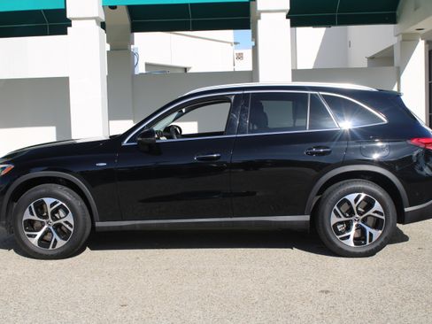 Used 2025 Mercedes-Benz GLC 350e 4MATIC image 10