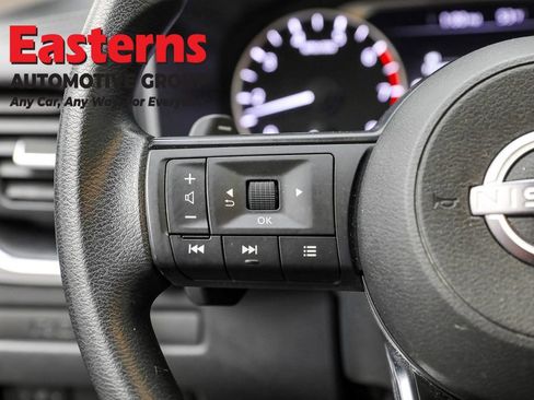 Used 2022 Nissan Rogue S image 15