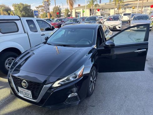 Used 2021 Nissan Altima 2.5 SV w/ SV Premium Package image 7