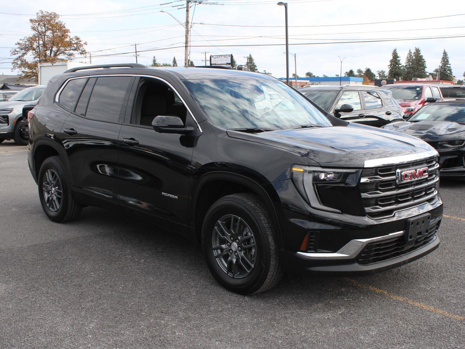Certified 2026 GMC Acadia Elevation AWD/4WD image 3
