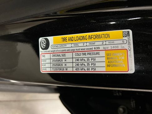 Used 2023 Buick Enclave Avenir w/ Avenir Technology Package AWD/4WD image 30