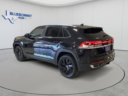 Used 2024 Volkswagen Atlas Cross Sport SE w/ Panoramic Sunroof Package FWD image 7