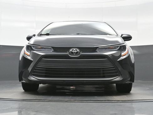 Used 2025 Toyota Corolla LE FWD image 25