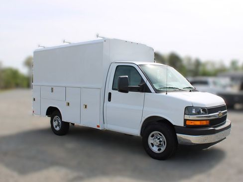 Used 2024 Chevrolet Express 3500 w/ Power Convenience Package image 2