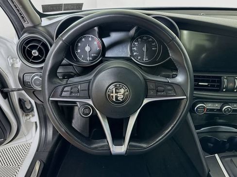 Used 2018 Alfa Romeo Giulia AWD image 14