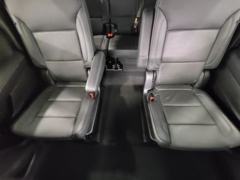 Used 2025 GMC Yukon XL Denali AWD/4WD image 23