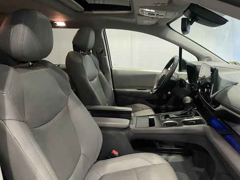 Used 2021 Toyota Sienna Limited AWD/4WD image 15