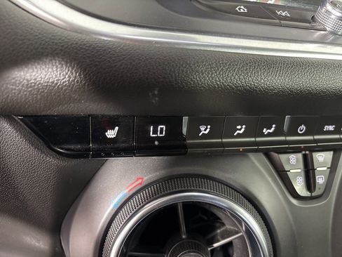 Used 2021 Chevrolet Blazer LT FWD image 20