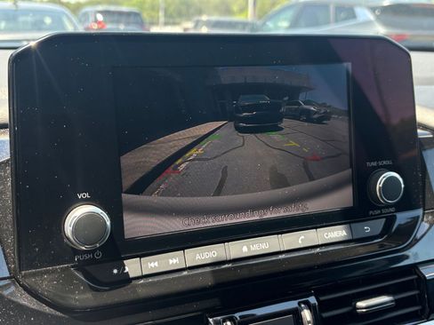 Used 2025 Nissan Pathfinder SV FWD image 31