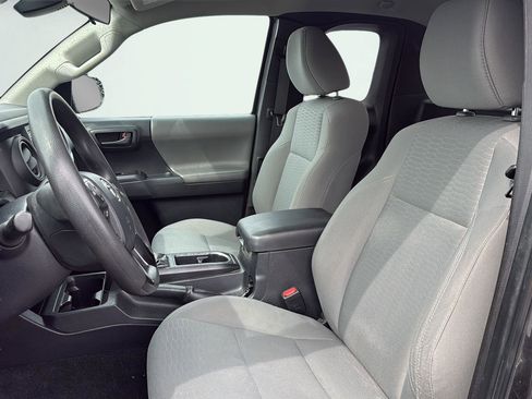 Used 2019 Toyota Tacoma SR image 8