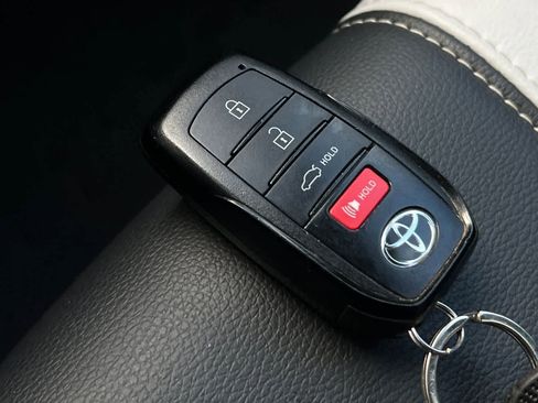 Used 2025 Toyota Camry SE image 27