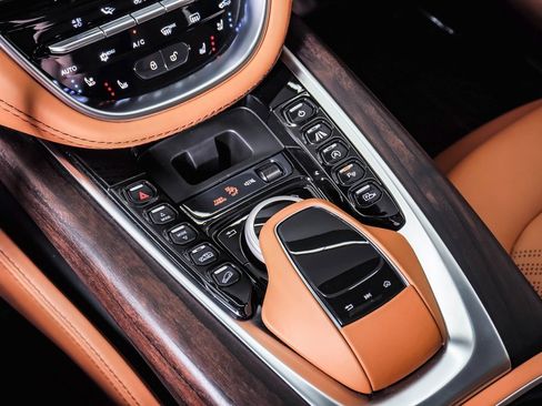 Used 2023 Aston Martin DBX image 26