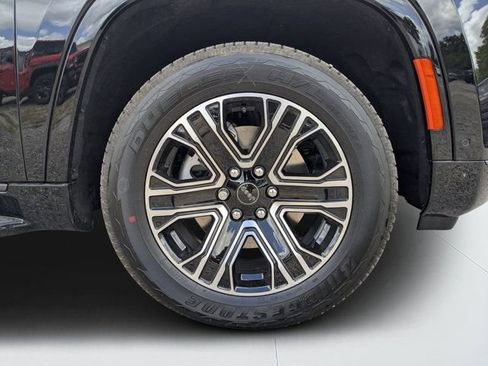 New 2026 Jeep Grand Wagoneer L 2WD image 10