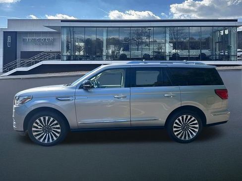 Certified 2021 Lincoln Navigator Reserve w/ Luxury Package AWD/4WD image 4