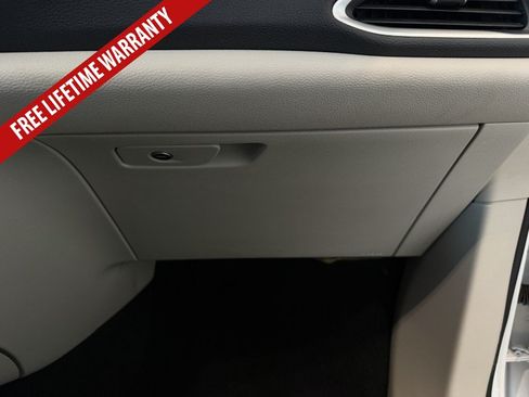 Used 2024 Chrysler Pacifica Limited FWD image 46