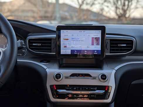 Used 2023 Ford Explorer XLT w/ Equipment Group 202A image 15