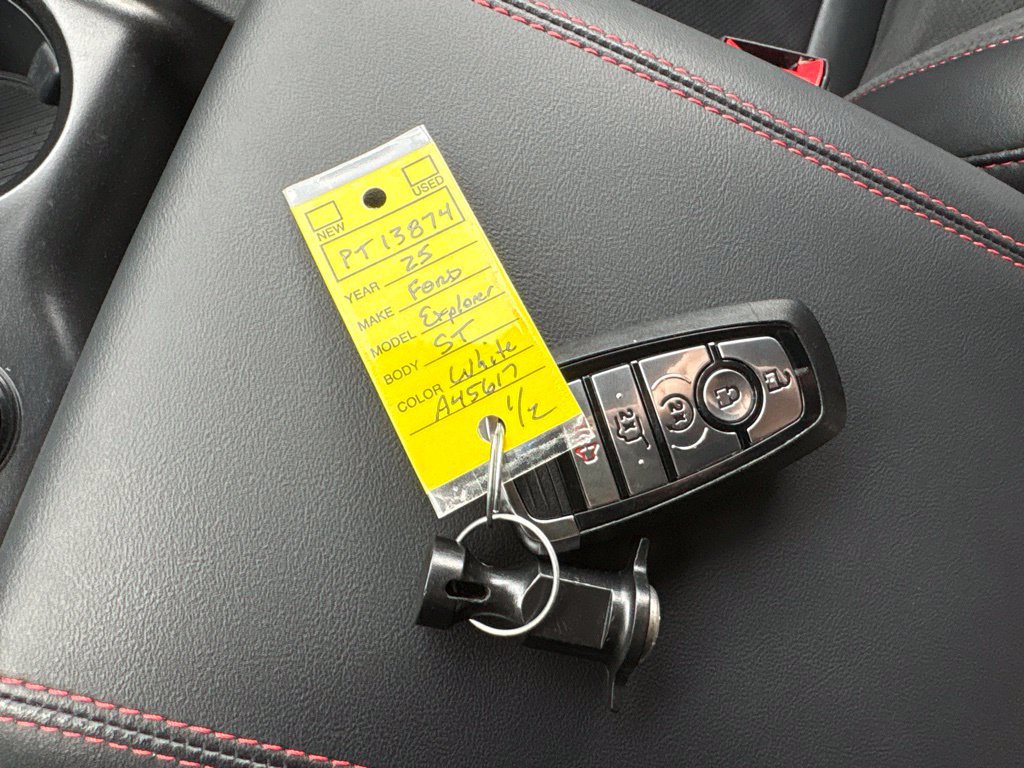 Used 2025 Ford Explorer ST AWD/4WD image 12