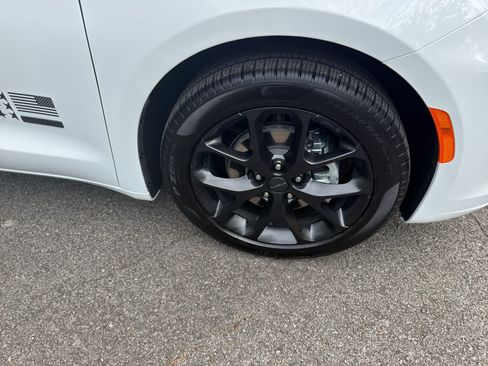 New 2027 Chrysler Pacifica Select FWD image 32