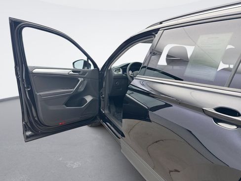 Used 2022 Volkswagen Tiguan S image 9