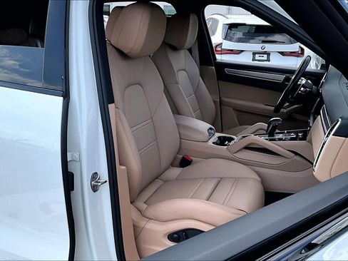 Used 2022 Porsche Cayenne E-Hybrid AWD/4WD image 28