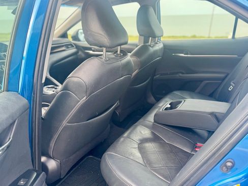 Used 2019 Toyota Camry XLE image 16