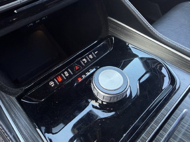 Used 2024 Jeep Wagoneer L Series II RWD image 20