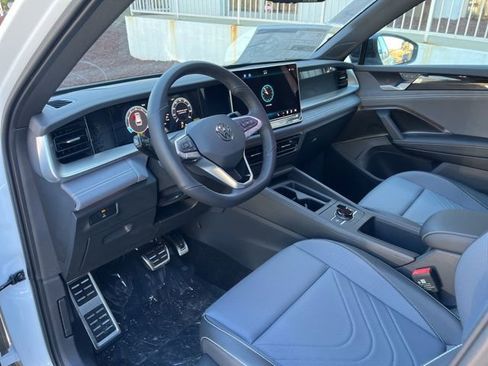 New 2026 Volkswagen Tiguan SE R-Line image 6