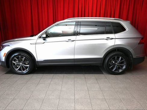 Used 2022 Volkswagen Tiguan SE w/ Panoramic Sunroof Package image 4