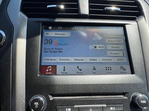 Used 2017 Ford Fusion SE w/ Fusion SE Technology Package FWD image 20