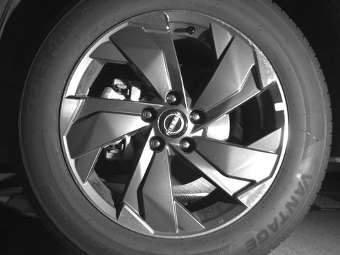 Used 2025 Nissan Rogue SV FWD image 12