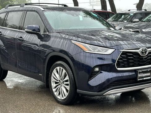 New 2026 Toyota Highlander Platinum AWD/4WD image 3