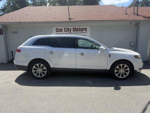 Used 2013 Lincoln MKT FWD image 4