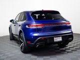 Certified 2024 Porsche Macan image 3