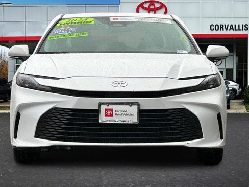 Used 2025 Toyota Camry LE image 9