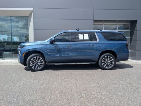 Used 2026 Chevrolet Suburban High Country w/ Sun And Tow Package AWD/4WD image 2