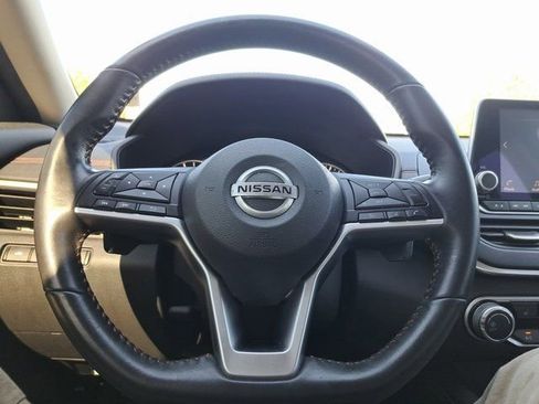 Used 2022 Nissan Altima 2.5 SR FWD image 9