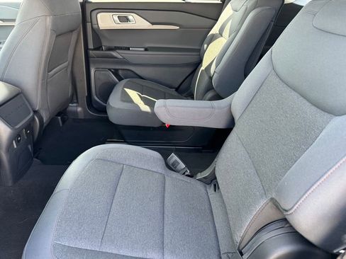 Used 2025 Ford Explorer Active image 12