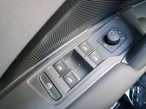 New 2026 Volkswagen Tiguan SE R-Line image 27