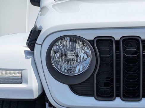 Used 2024 Jeep Wrangler Unlimited AWD/4WD image 9