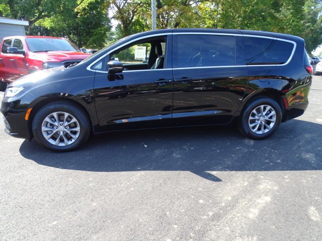 Certified 2025 Chrysler Pacifica Select w/ Uconnect Theater Family Group AWD/4WD image 19