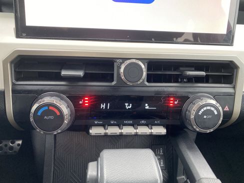 Used 2024 Toyota Tacoma TRD Sport image 18