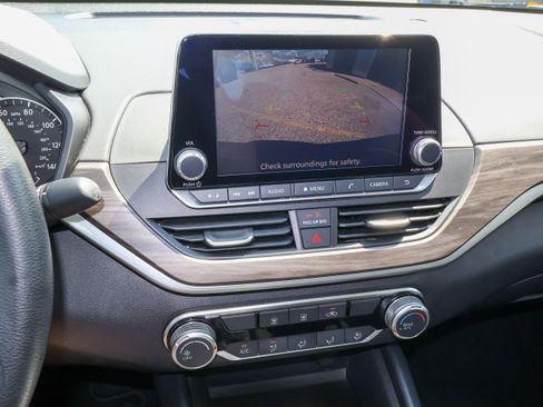 Used 2025 Nissan Altima 2.5 SV FWD image 17