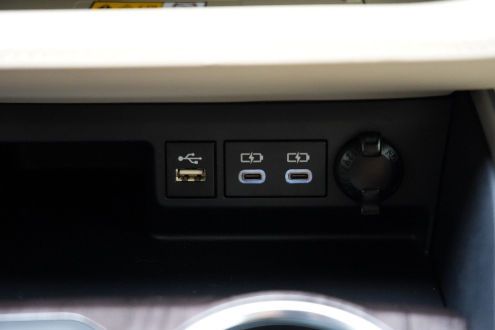 Used 2024 Toyota Highlander Platinum FWD image 31