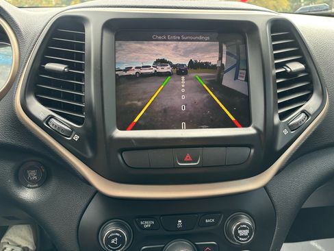 Used 2014 Jeep Cherokee Limited image 17